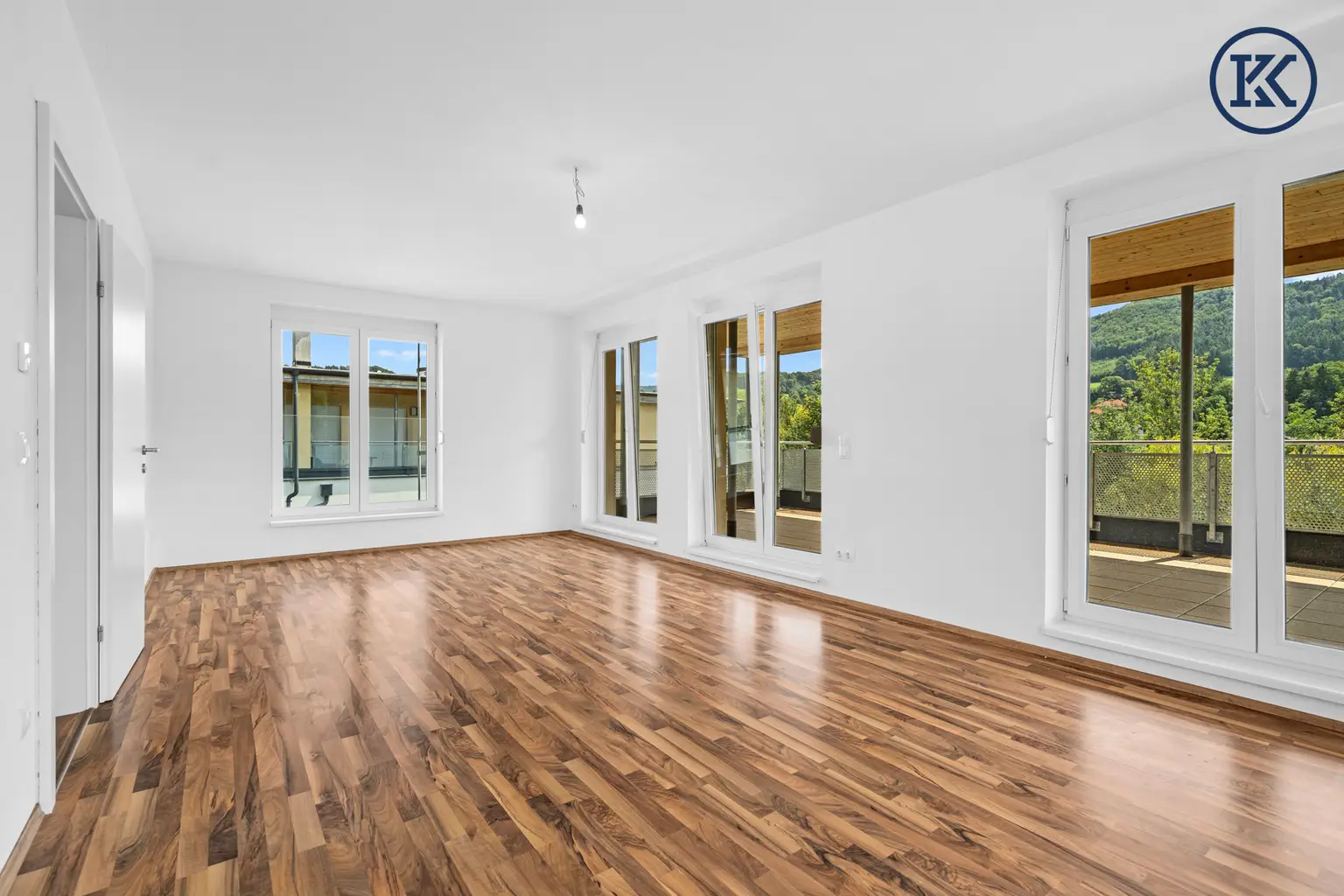 Zuhause im Grünen – Lichtdurchflutete Wohnung mit Dachterrasse & Gartenoase