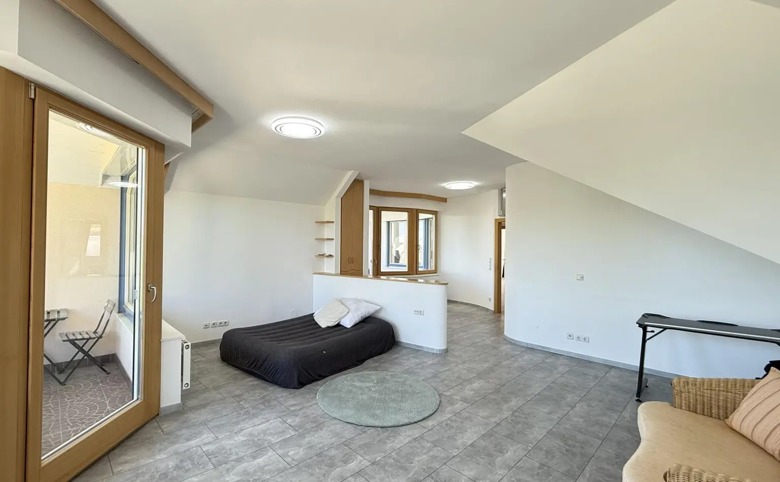 Zimmer mit Balkon