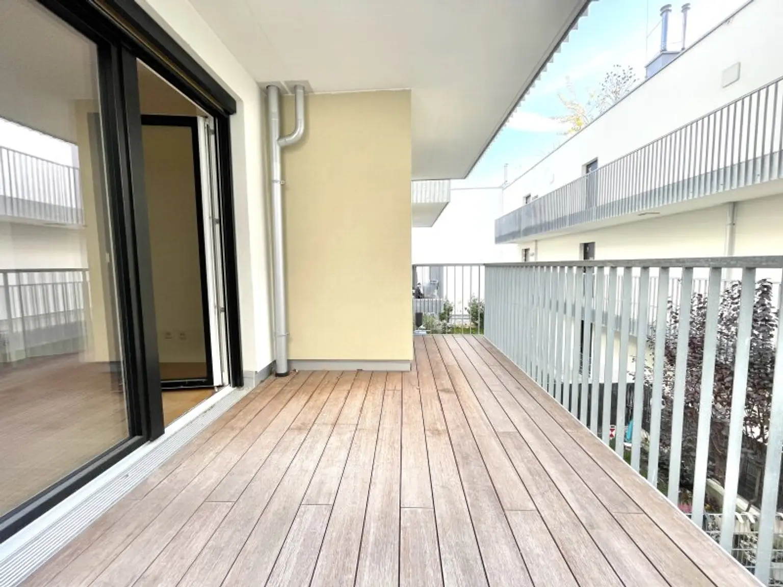 *WARMMIETE - Goldener Hirsch – Stilvolle 3-Zimmer-Wohnung mit Balkon in der Ziedlergasse, 23. Bezirk*