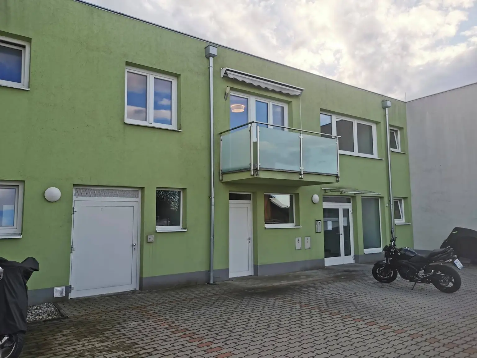Helle 2-Zi-Wohnung mit Balkon & Stellplatz in Bad Erlach