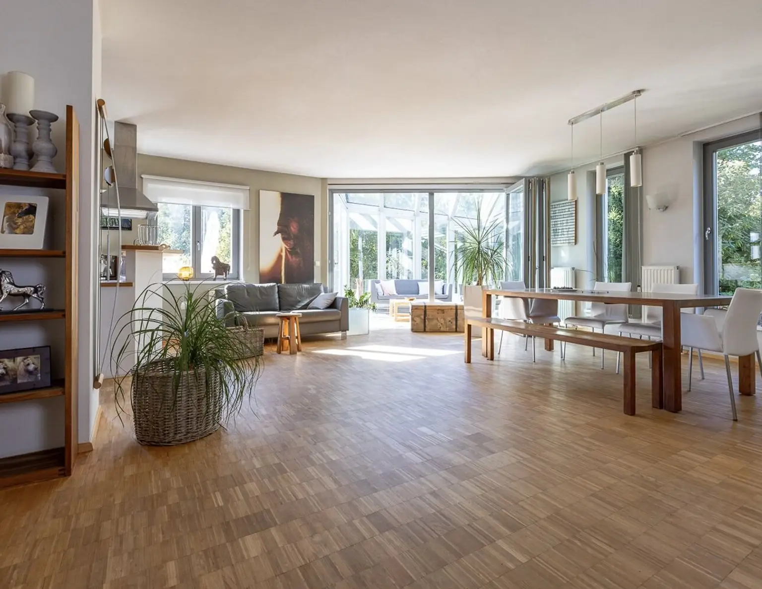 PREMIUM Wohnen am Mondsee - Seenähe - Haus im Haus - 270 m² Wohnfläche, Wintergarten, Eigengarten und Garage