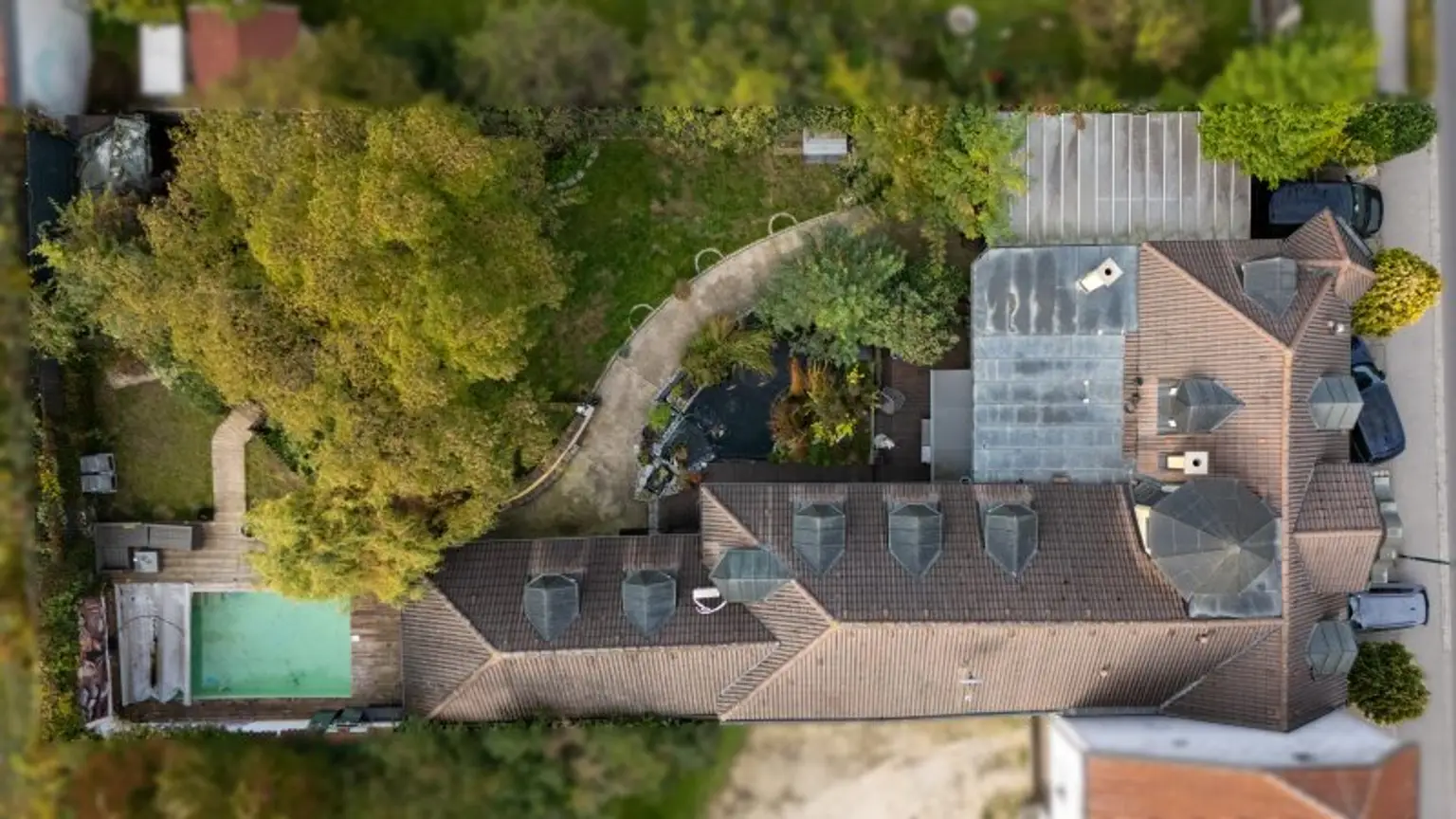 Paradies-Liebhaber aufgepasst! Detailreiches Ein oder Mehrfamilienhaus!