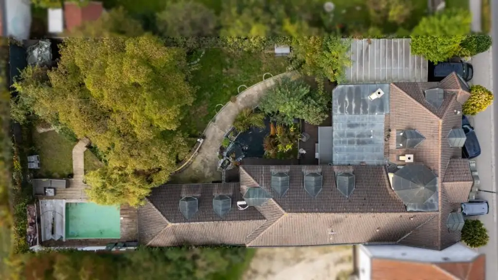 Paradies-Liebhaber aufgepasst! Detailreiches Ein oder Mehrfamilienhaus!
