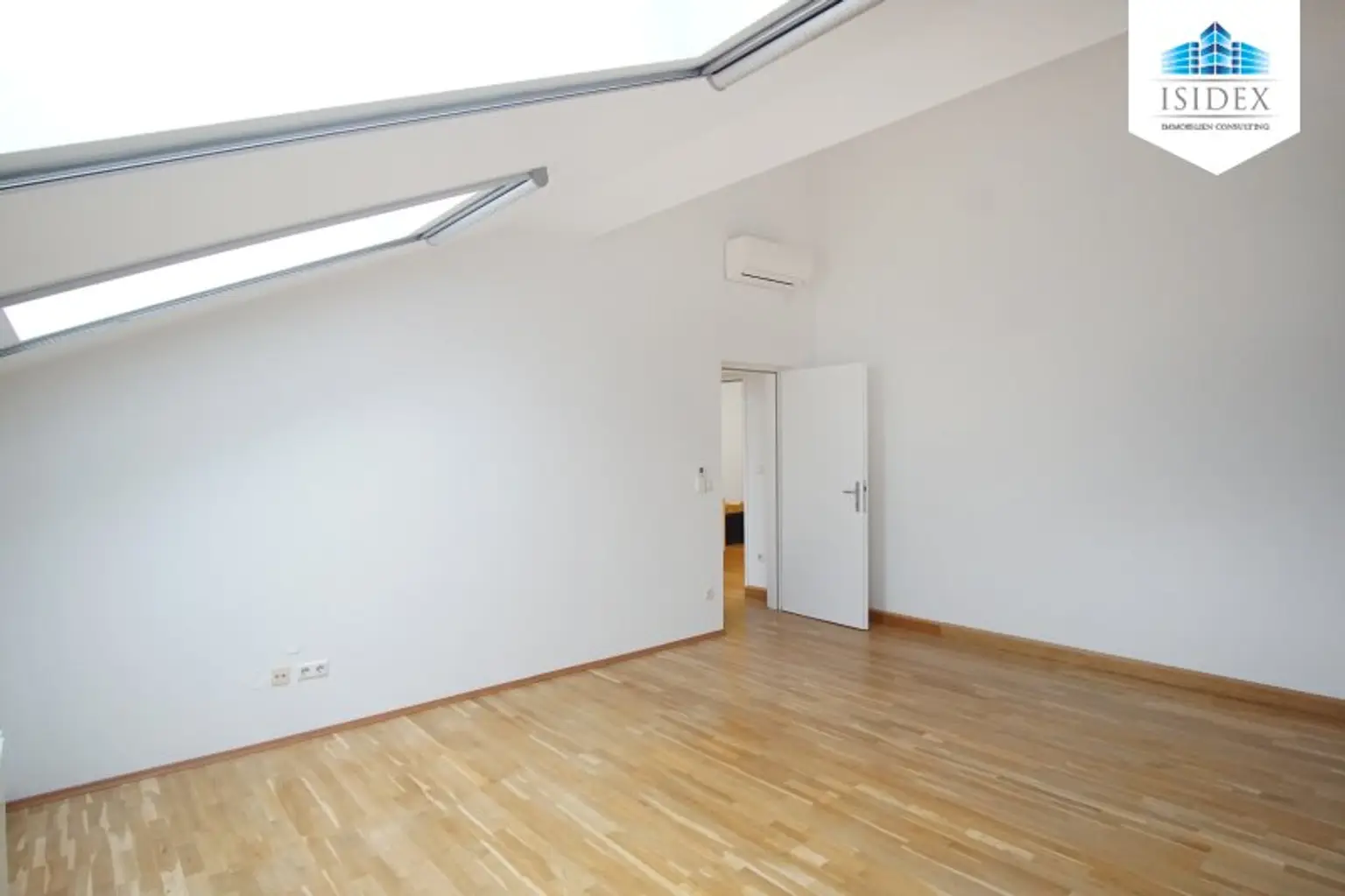 **NEU** Top ausgestattete 3-Zimmer DG-Maisonetten-Wohnung mit großzügiger TERRASSE und SAUNA! Perfekte Lage!!