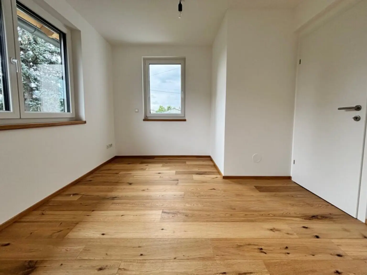 Modernes Eckreihenhaus in TOP-LAGE nahe U6: Erstbezug  mit Garten, Dachterrasse, 5 Zimmern, 2 Bädern – inkl. Küche & Stellplatz
