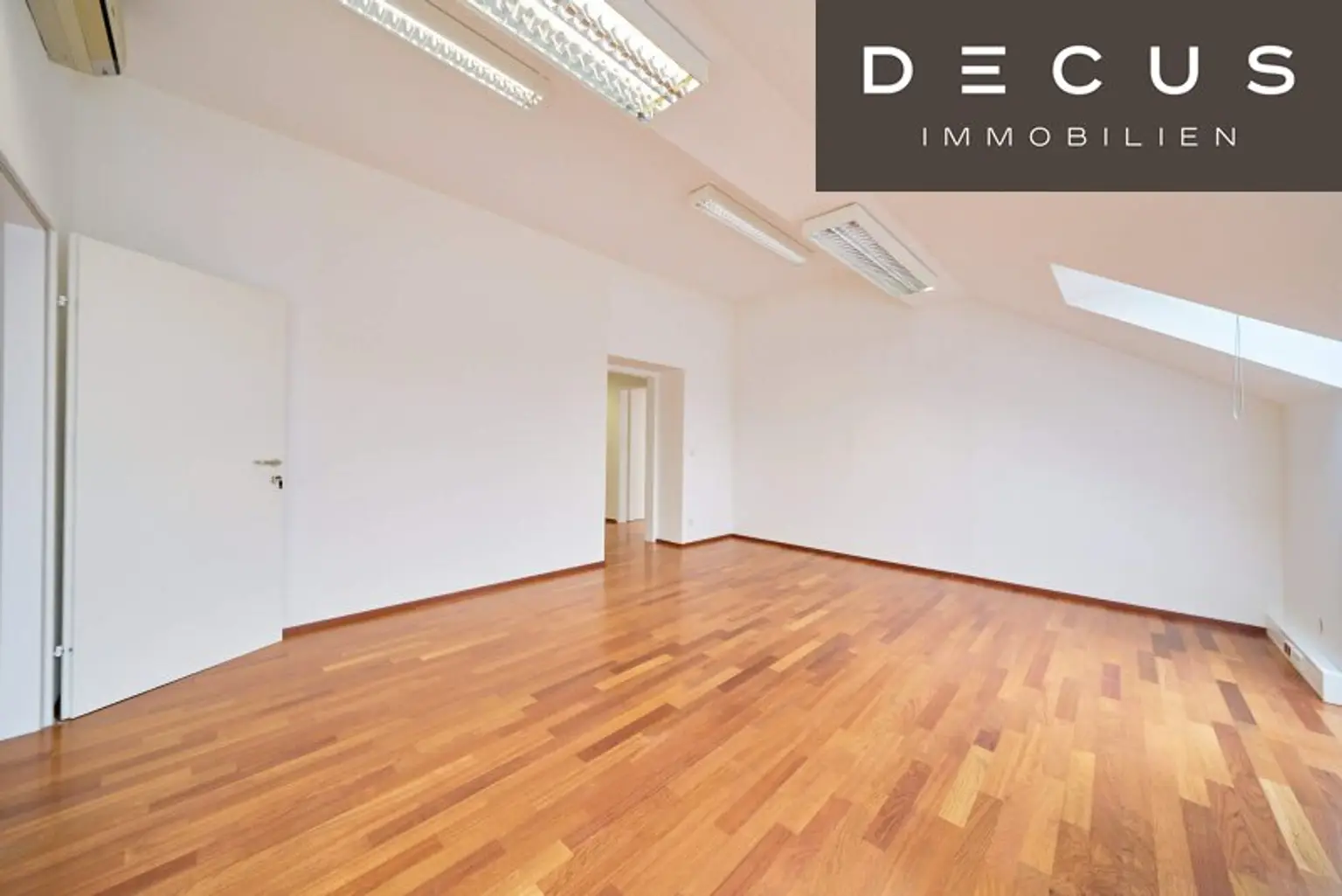 + + + NUSSDORFER PLATZ + + + hochwertiges 5-Raum-Büro + + + gekühlt + + +