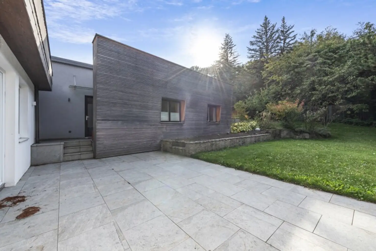 Exklusive Villa mit Nebengebäude in Gießhübl – Wohnen, Arbeiten & Wellness in Premiumlage