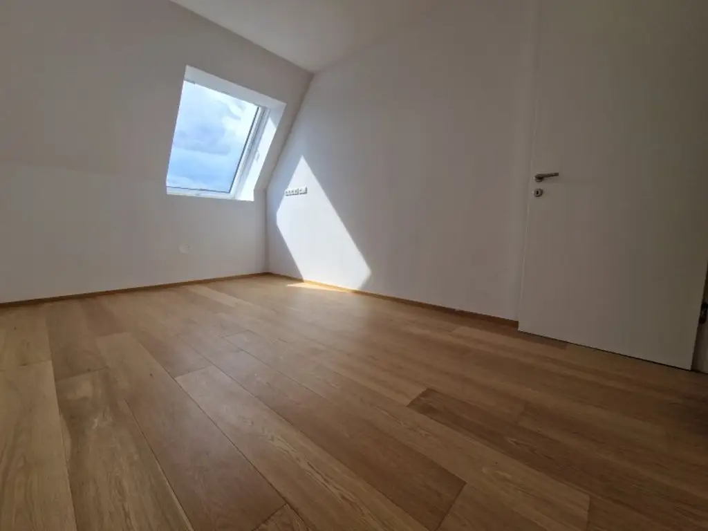 Traumhafte DG-Wohnung in 1020 Wien – modern, vollsaniert mit Terrasse und 5 Zimmern!