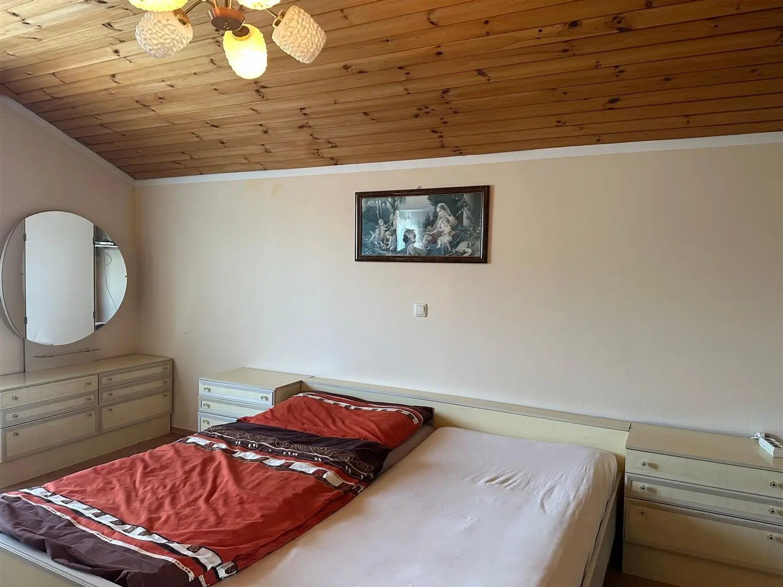 Einfamilienhaus mit Nebengebäude in ruhiger Lage