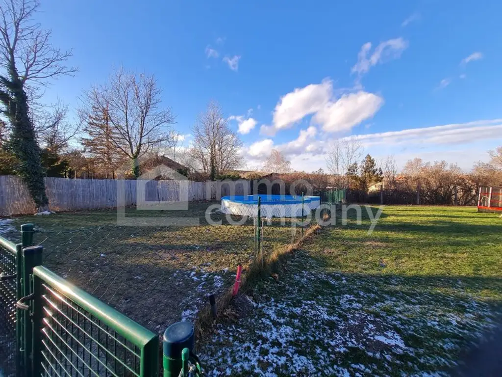 Sanierte Anlegerwohnung: 66 m² mit 200 m² Grundstück