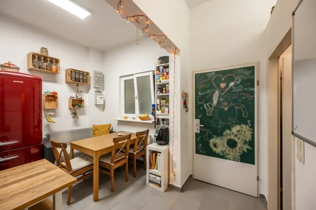 ++NEU++ perfekt geschnittene 2-Zimmer Altbauwohnung, wunderschöner Stilaltbau!
