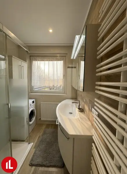 Badezimmer mit Dusche