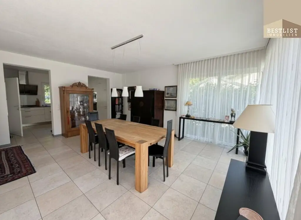 Moderne Eleganz trifft Naturidylle – energieeffizientes Einfamilienhaus mit großzügiger Terrasse in der Hinterbrühl