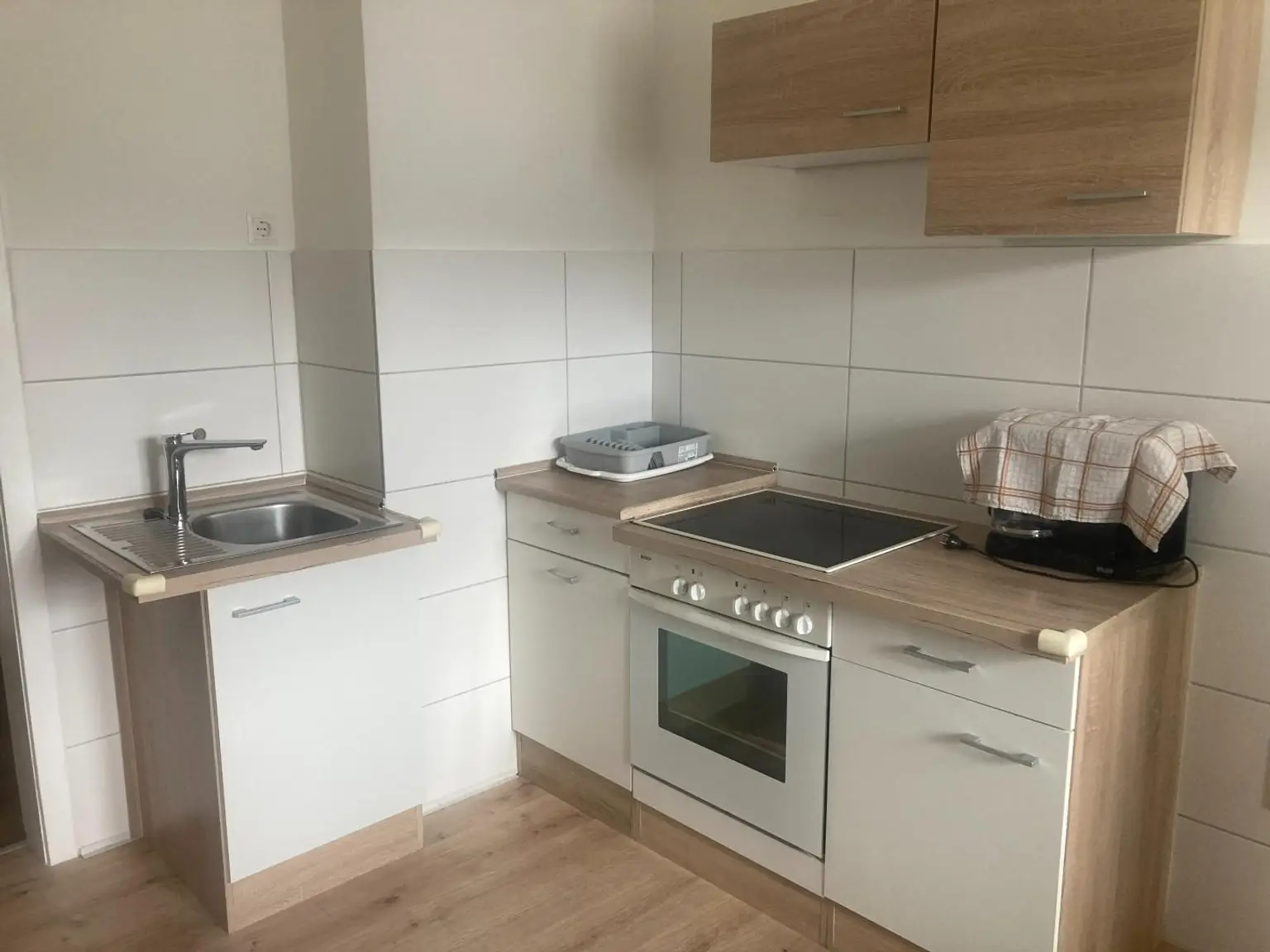 Zinshaus mit 3 Wohnungen, Garagen und Nebengebäude