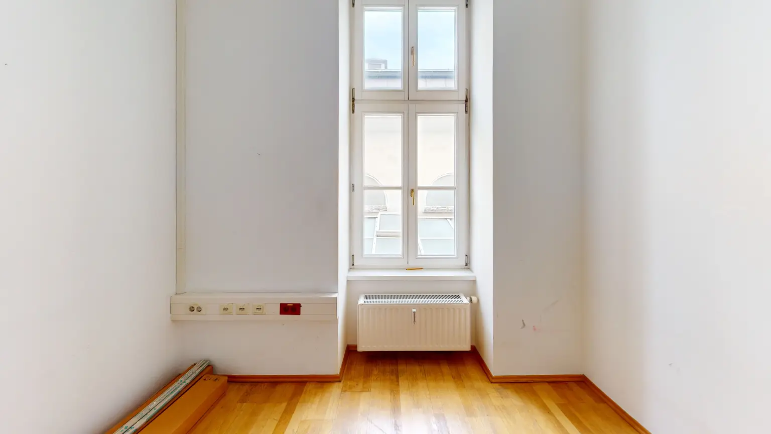 Helle Bürofläche | 5 Zimmer | Klimaanlage | 1. Liftstock | Mariahilf – Erweiterungsmöglichkeit bis ca. 1100 m²