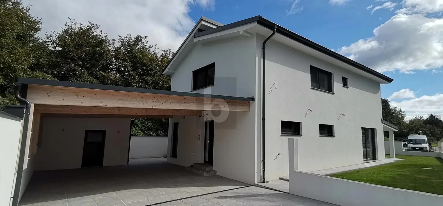 MODERN - ELEGANT - ÜBERDACHTE TERRASSE - GARTEN