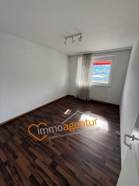 Wohnjuwel über den Dächern von Thalheim, mit Loggia und Traunblick