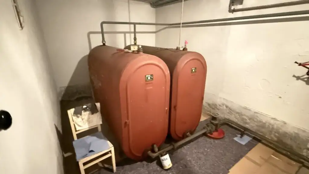 Großes Einfamilienhaus mit Veranda und Wirtschaftsanbau mit uneinsichtigen Garten + Ausbaupotential!