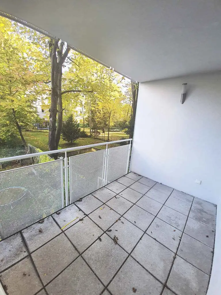 2-Zimmer-Wohnung mit Balkon und herrlichem Blick ins Grüne - Hietzinger Hauptstraße ums Eck