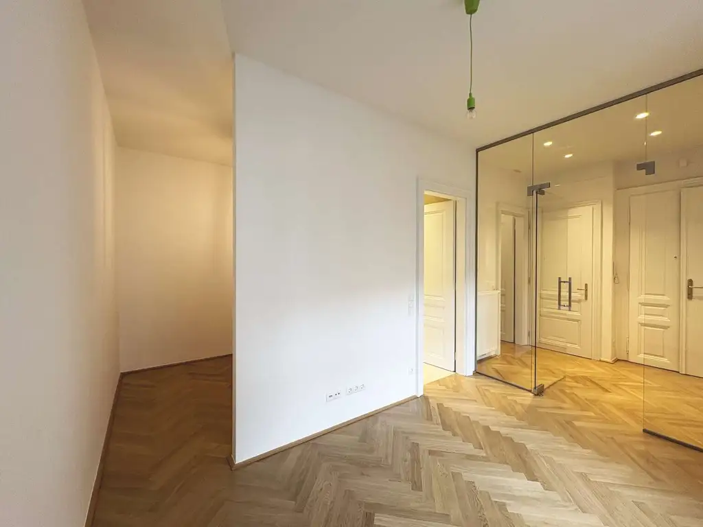 Erstbezug nach Sanierung - Innenhoflage - 
Schöne 1 Zimmer Wohnung