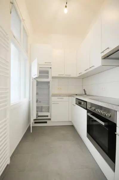 GROSSZÜGIG GESCHNITTENER 2-ZIMMER-ALTBAU IN TOLLER LAGE