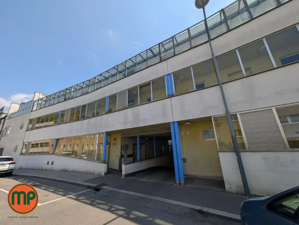 perfekte Raumaufteilung, riesiger Balkon und begehbarer Kleiderschrank sowie eine Garage