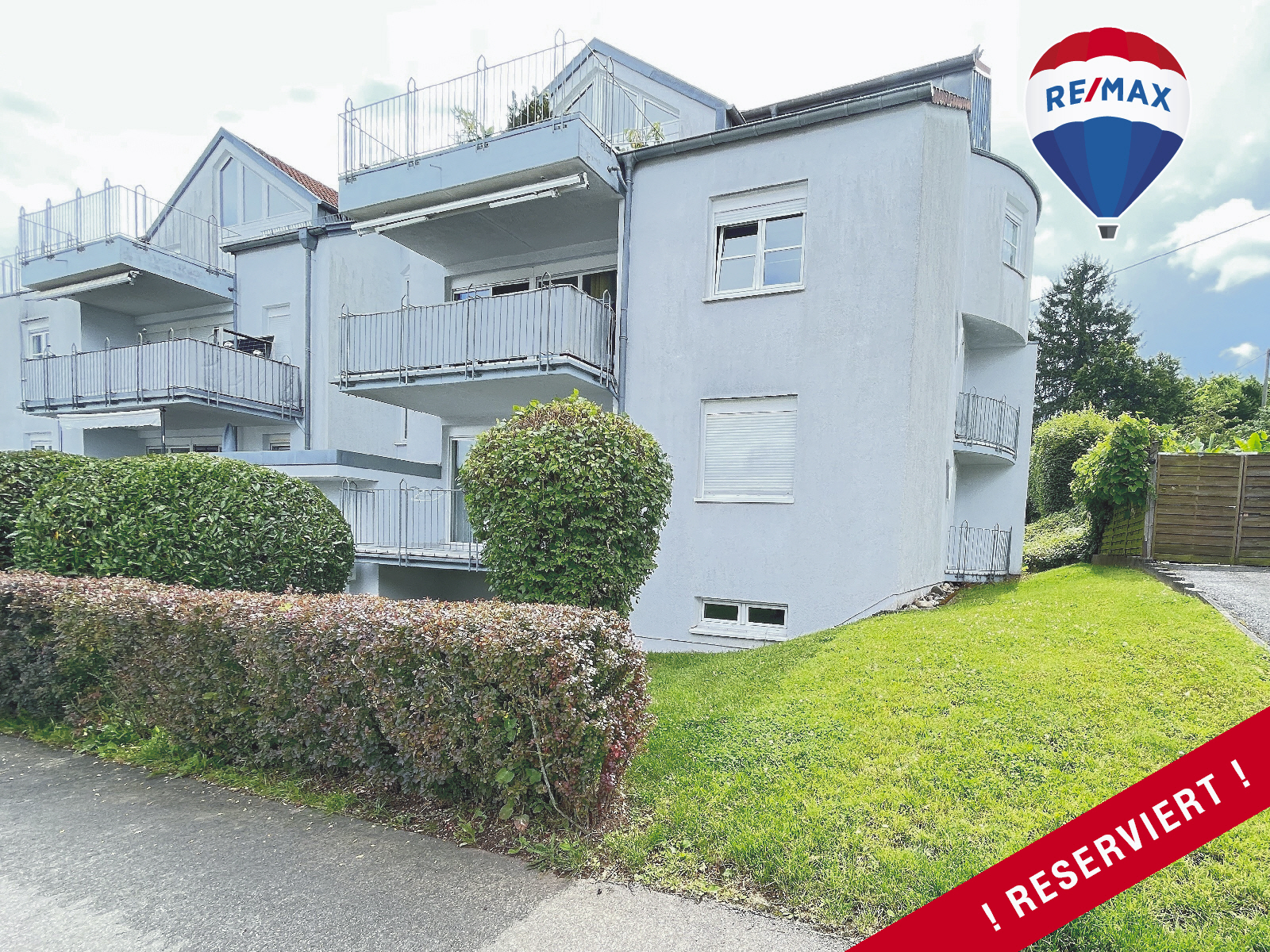 VERMIETETE 2-ZKB-Wohnung
mit 2 Balkonen 
+ TIEFGARAGEN-Stellplatz 
in RUHIGER Höhenlage...!