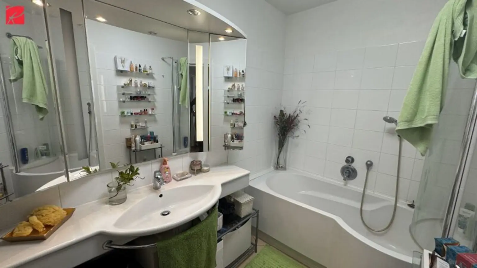 Moderne, ruhige Stadtwohnung mit Loggia und Tiefgaragenstellplatz!