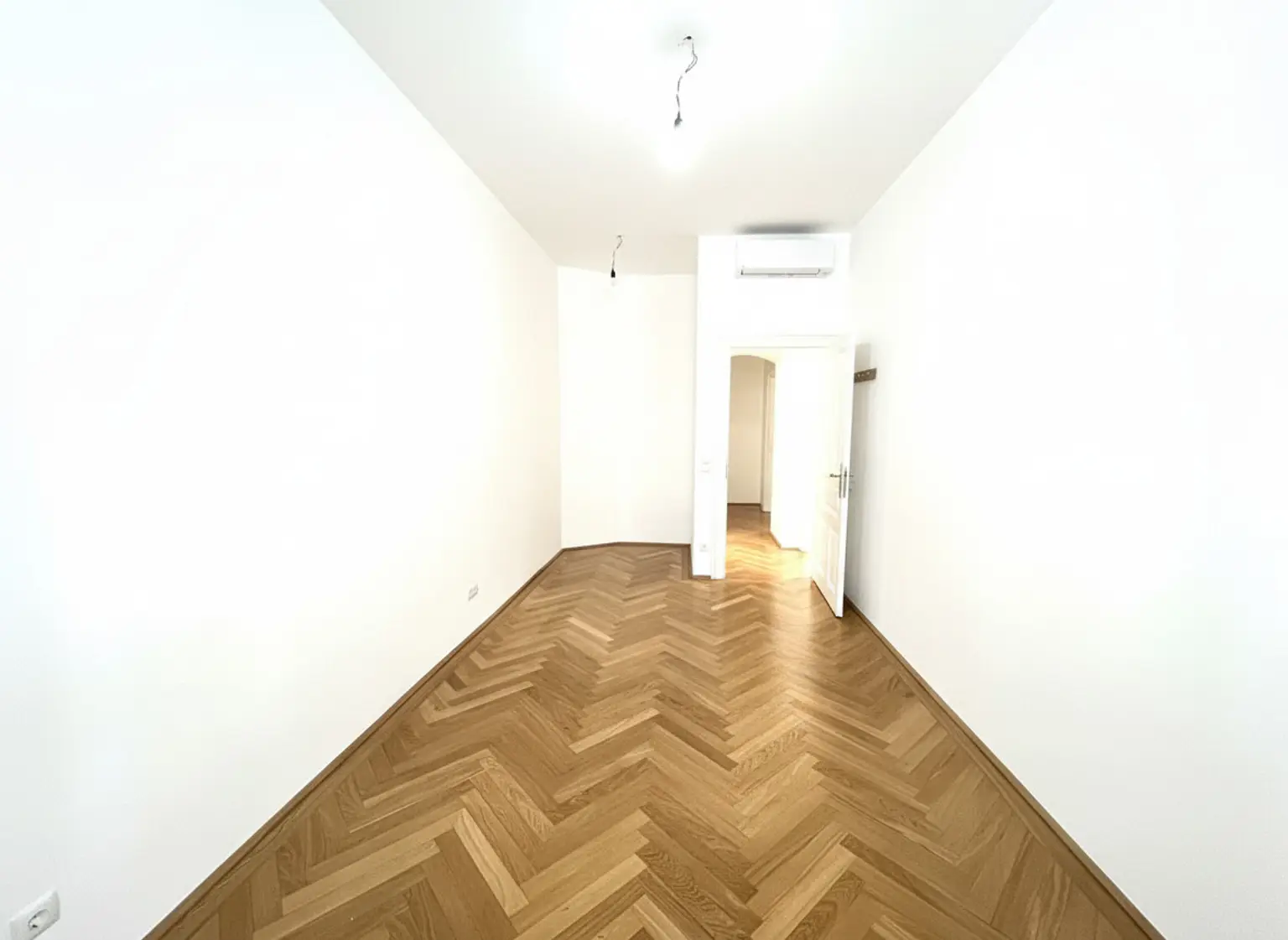 UNBEFRISTET: Klimatisierte Altbauwohnung im Stadtzentrum