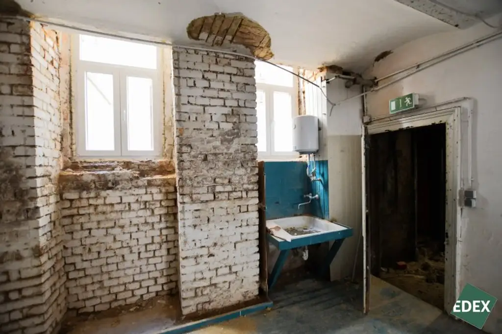 Großes Souterrain mit natürlicher Belichtung