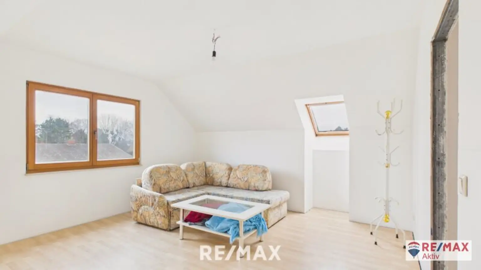 Einzugsbereites Haus mit großer Garage und großem Grundstück