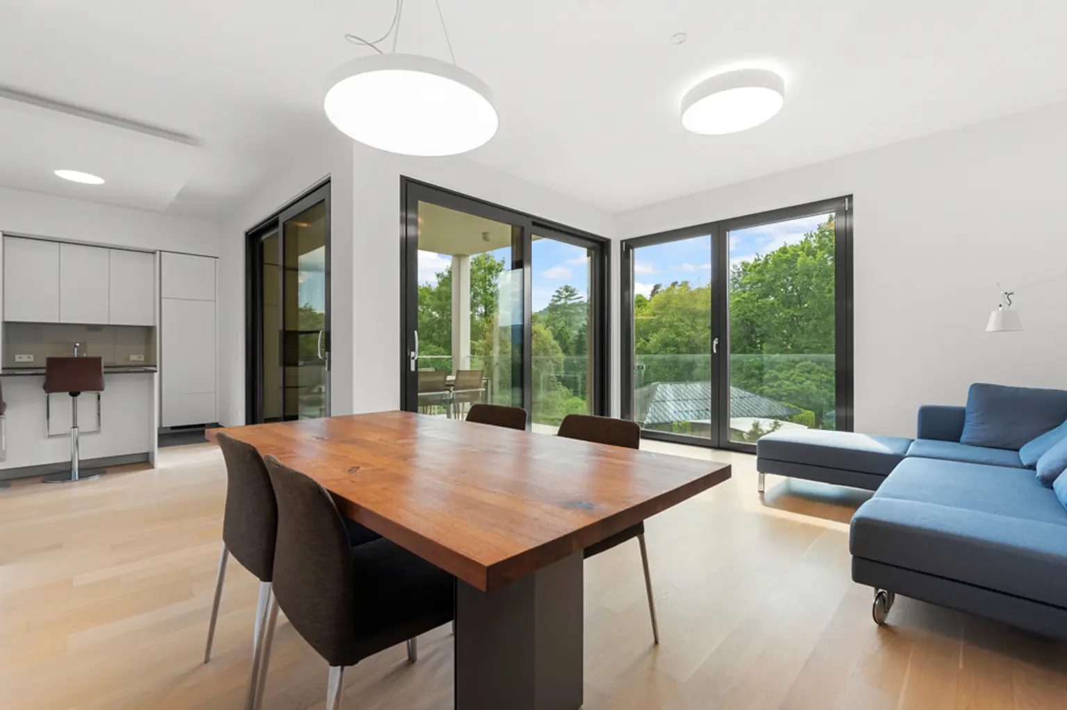Seewohnung in erstklassiger Lage mit Outdoor-Pool
