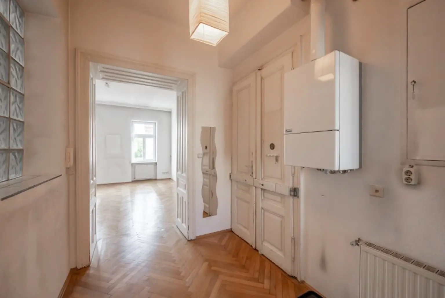 ***NEU*** Gepflegte 3 Zimmer Wohnung in repräsentativem Stilaltbau! in TOP-Lage!!