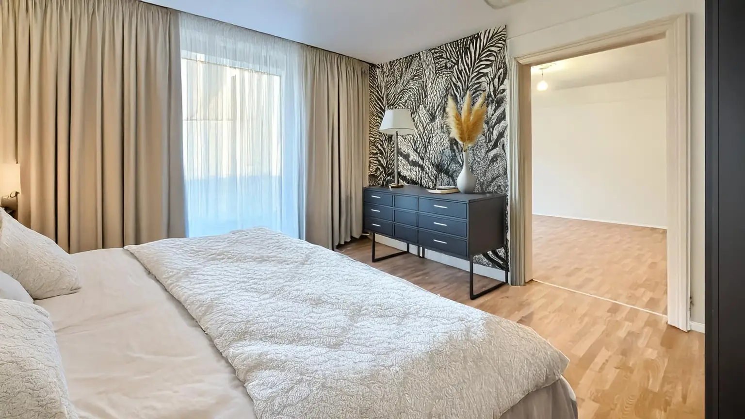 3 Zimmer mit Balkon, komplett neues Bad und WC
