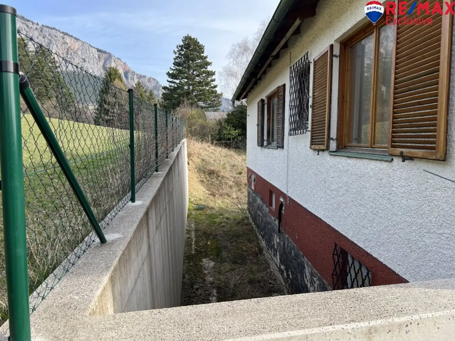 Der Hohen Wand und dem Schneeberg so nah! Sanierungsbedürftiges Einfamilienhaus mit Garten und Garage!