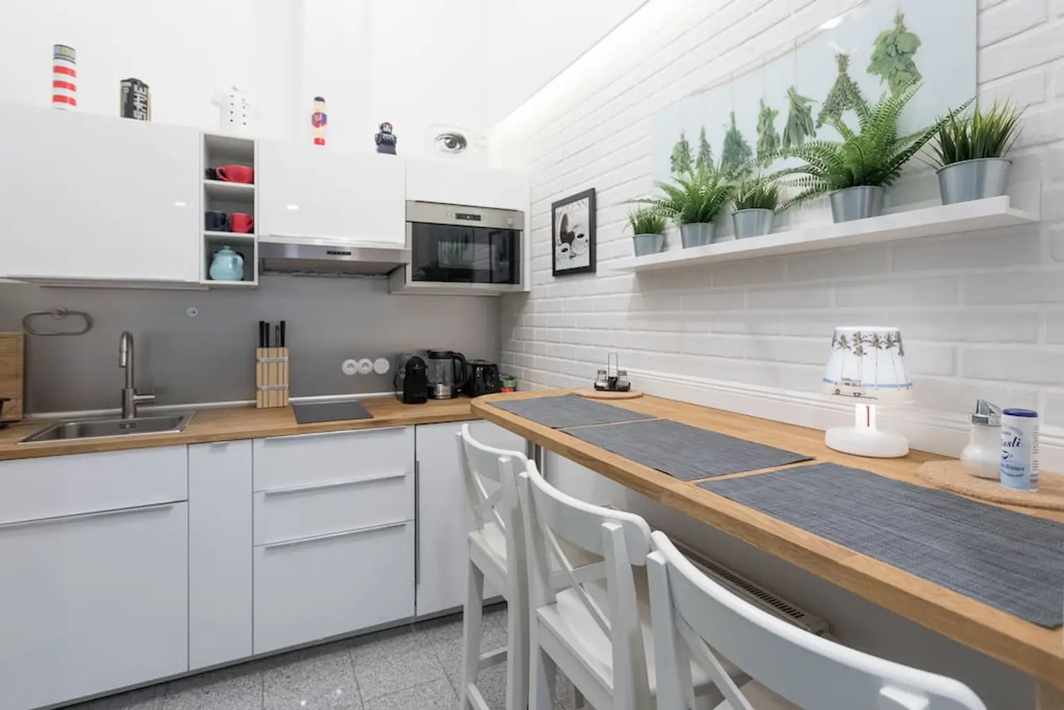 BEZUGSFERTIGE, TOPAUSGESTATTETE ALTBAUWOHNUNG NÄHE MARGARETENPLATZ  4 GEHMINUTEN ZUR U4-PILGRAMGASSE