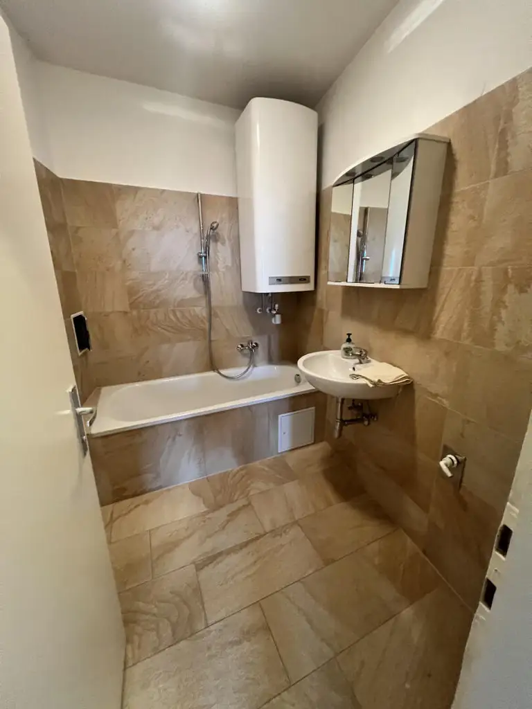 Sanierte 4-Zimmer-Wohnung mit 2 Balkonen und traumhaftem Blick über Graz inkl. Stellplatz