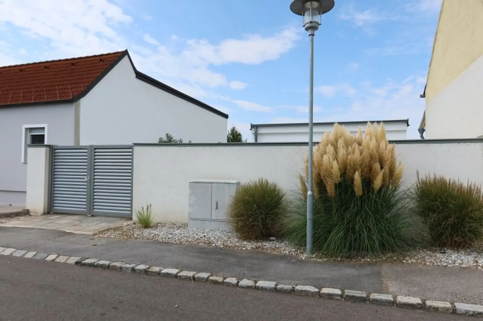 Modern Living in Enzersfeld – stilvolles Einfamilienhaus mit Garten & Pool