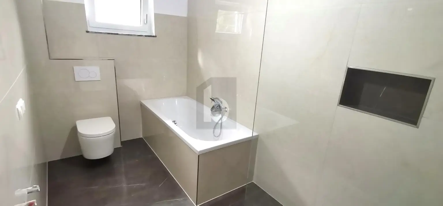 MODERN - ELEGANT - ÜBERDACHTE TERRASSE - GARTEN