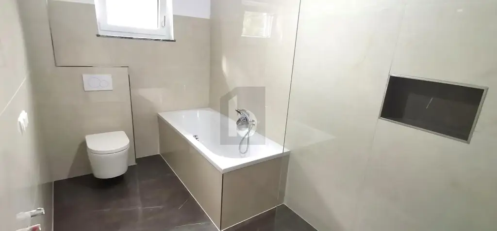 MODERN - ELEGANT - ÜBERDACHTE TERRASSE - GARTEN