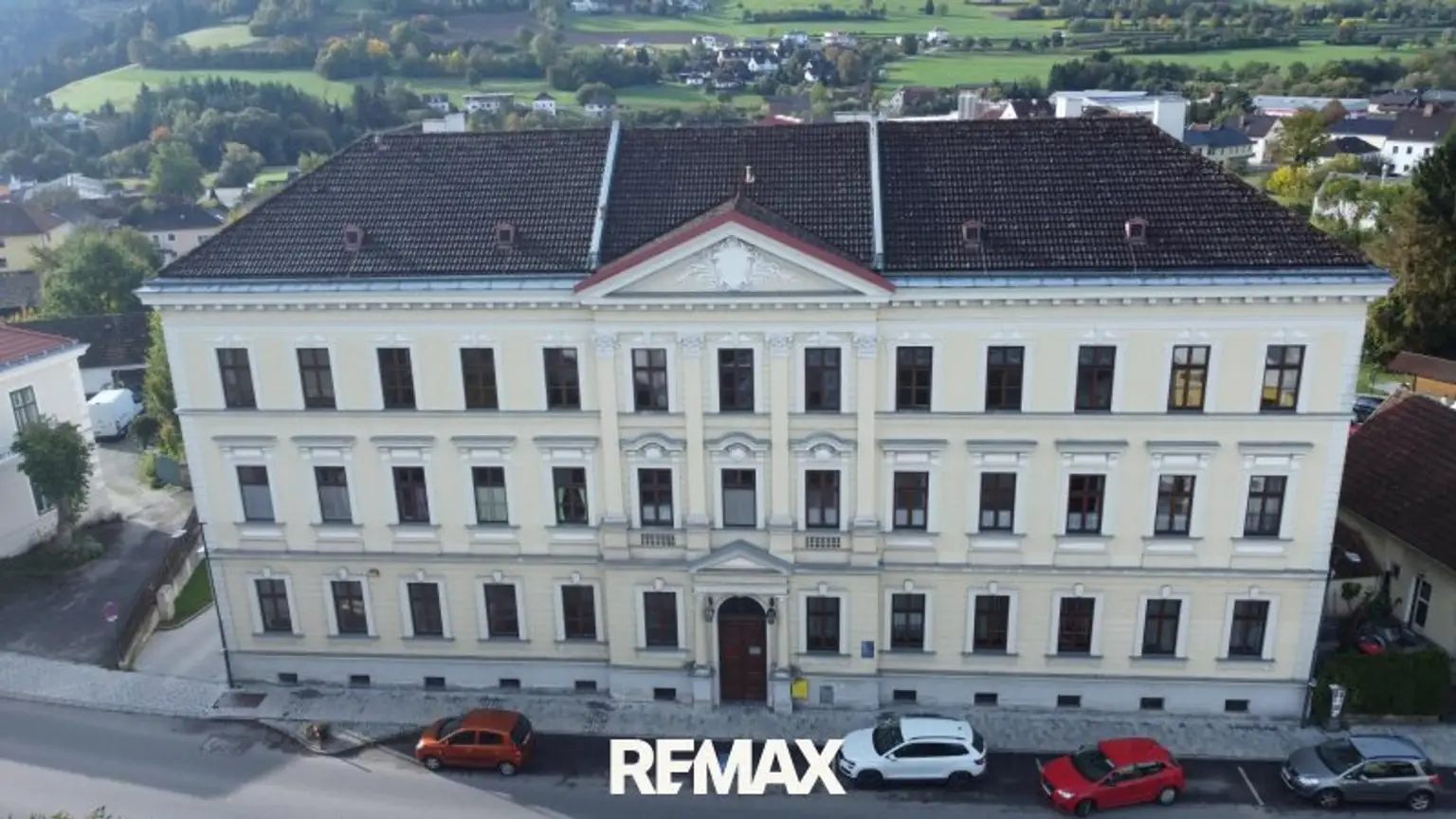 Charakteristisches Zinshaus im Ortszentrum