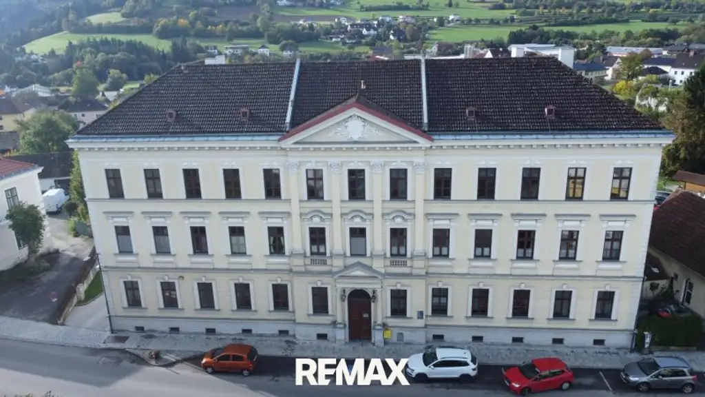 Charakteristisches Zinshaus im Ortszentrum