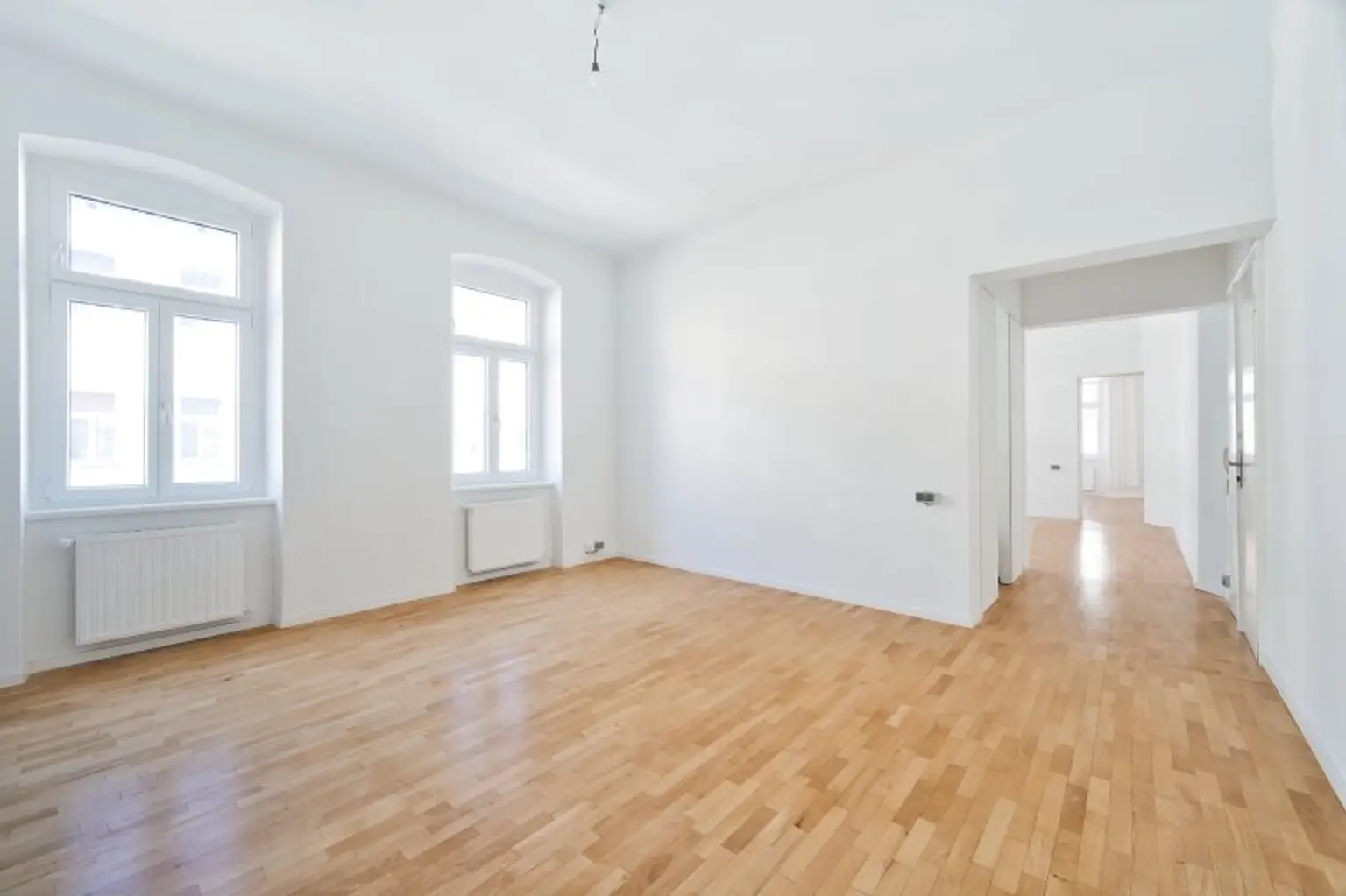Studio und hippes Wohnen auf 93m² - sonnendurchflutete hohe Räume im Altbau!