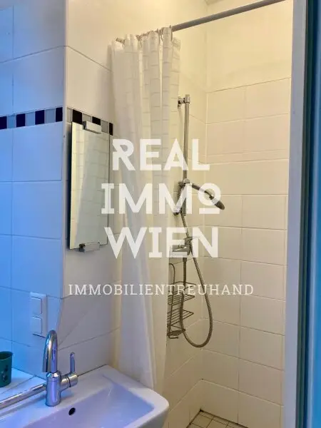 Hervorragende Anlage 5 Zimmer WG mit Stil im Gründerzeithaus