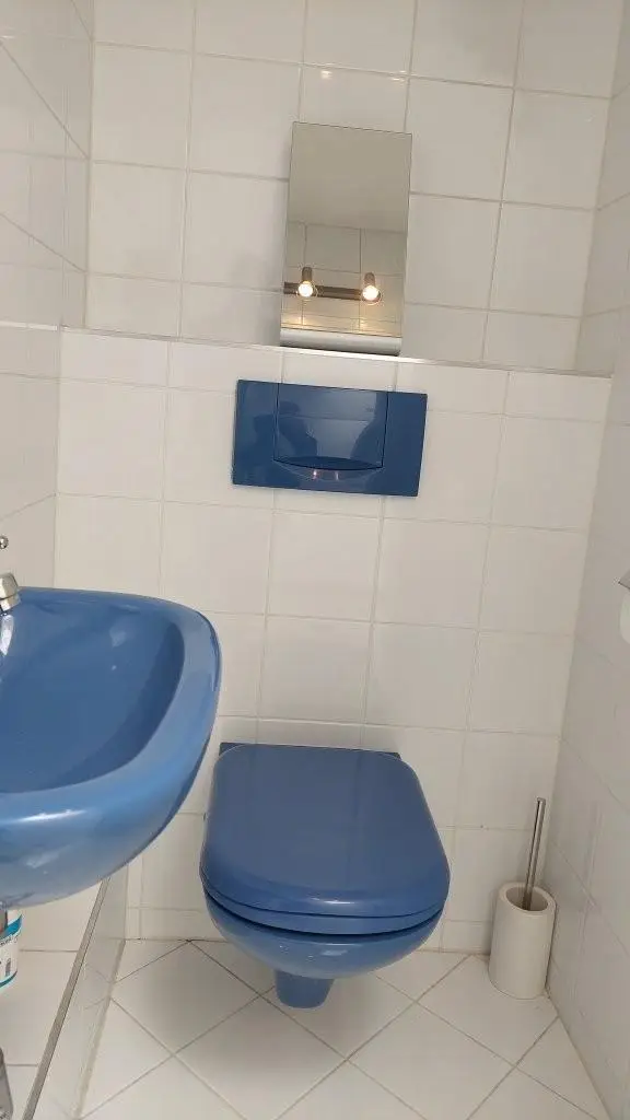 13 WC mit Waschbecken DG ETW 1220