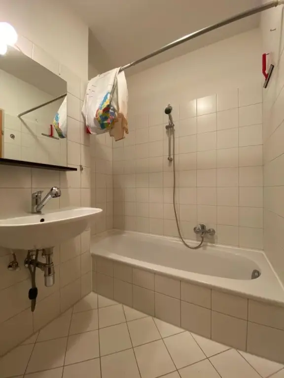 Ruhige 2-Zimmer-Wohnung mit hofseitigem Balkon - verfügbar ab Jänner 2026