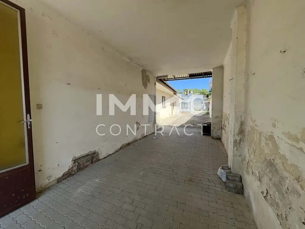 Haus mit großen Grundstück
 ca. 2 200 m²