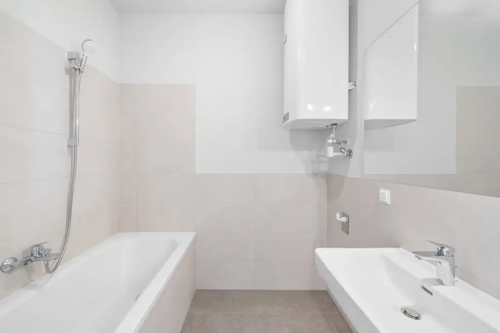Altbaueigentumswohnung in generalsaniertem Altbau "gewidmet für dauerhafte Kurzzeitvermietung (z.B. AirBnB)"