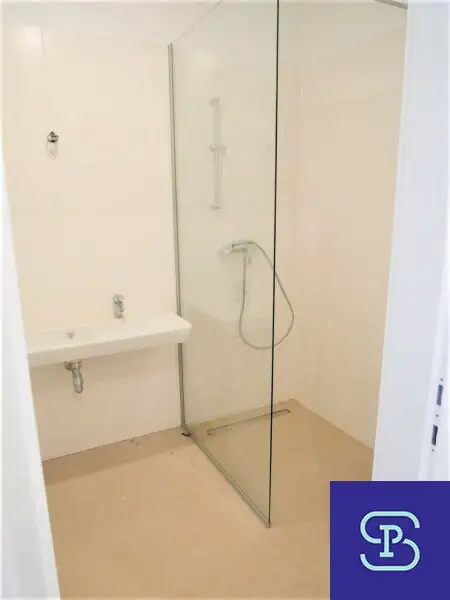 Provisionsfrei: Unbefristeter 98m² Altbau mit 11m² Süd-Loggia und Einbauküche - 1070 Wien!