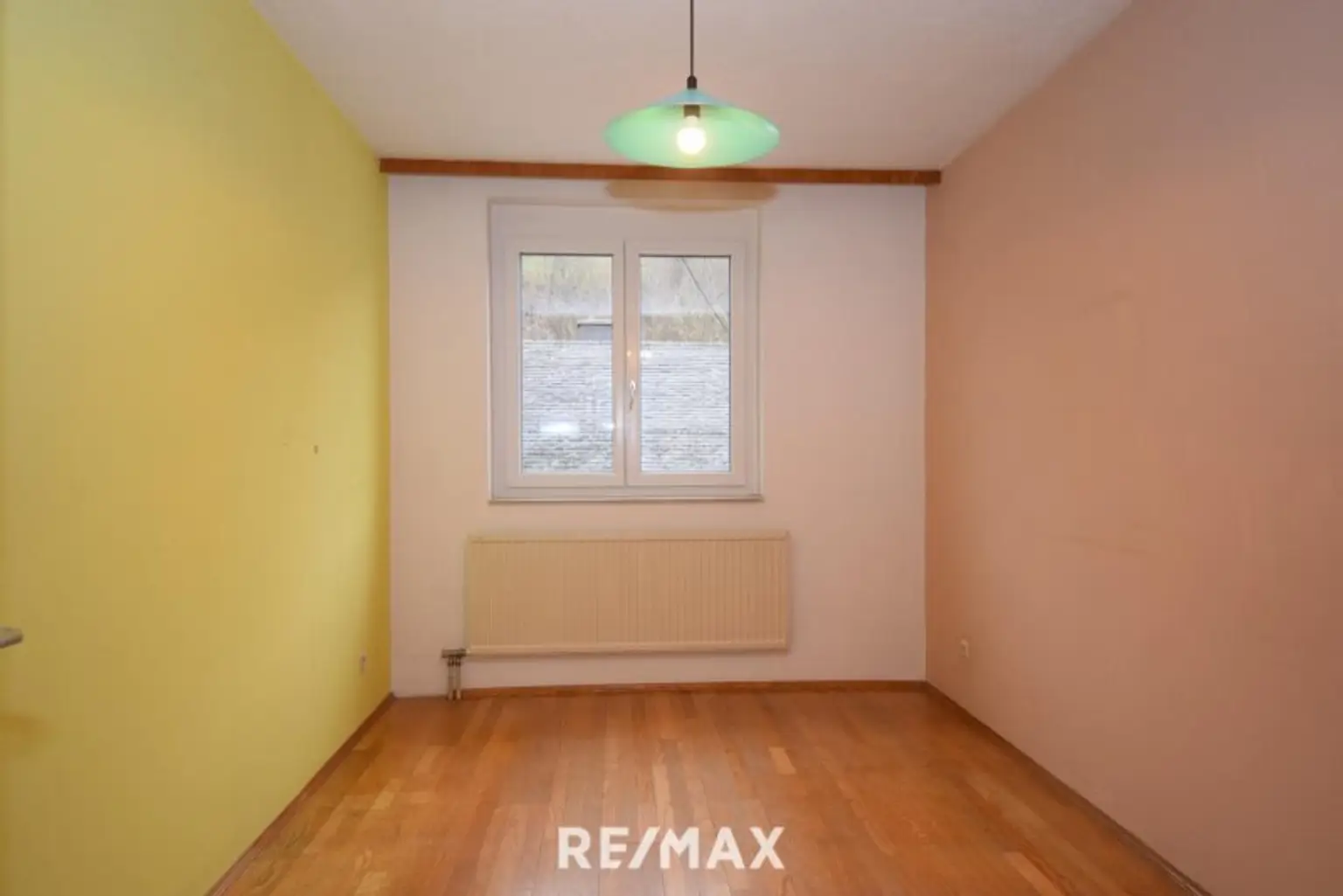 Zimmer straßenseitig